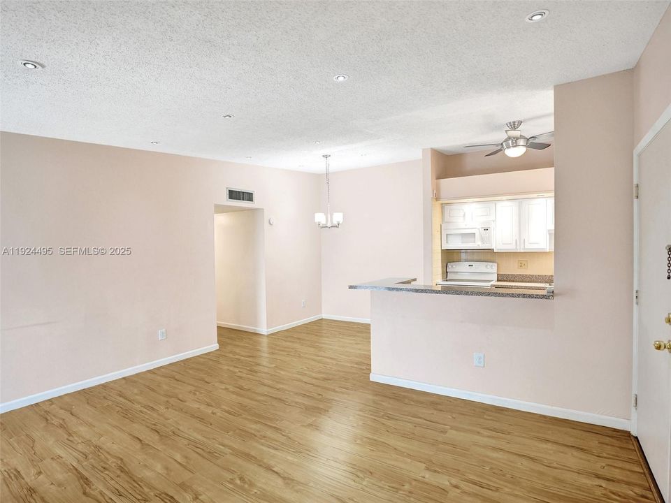 For Rent: $1,750 (2 beds, 2 baths, 827 Square Feet)