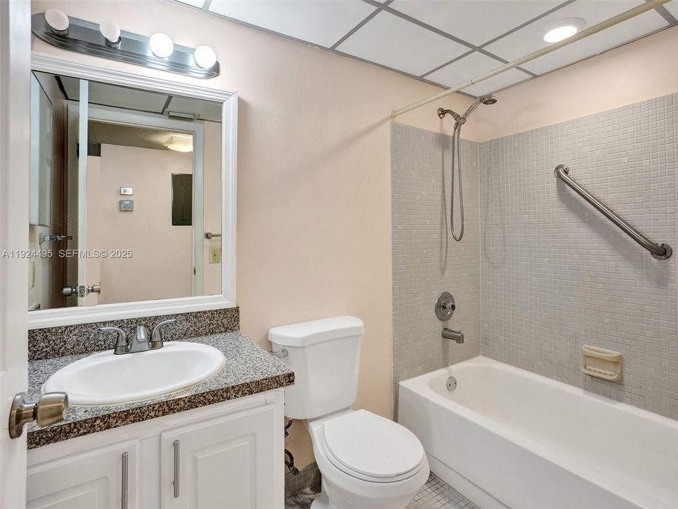 For Rent: $1,750 (2 beds, 2 baths, 827 Square Feet)