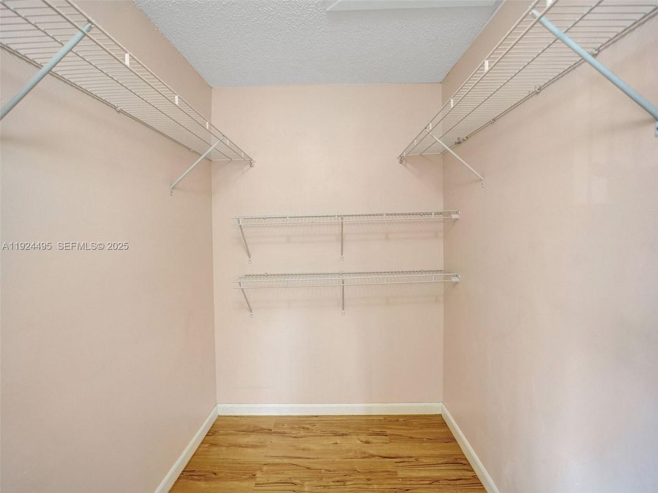 For Rent: $1,750 (2 beds, 2 baths, 827 Square Feet)