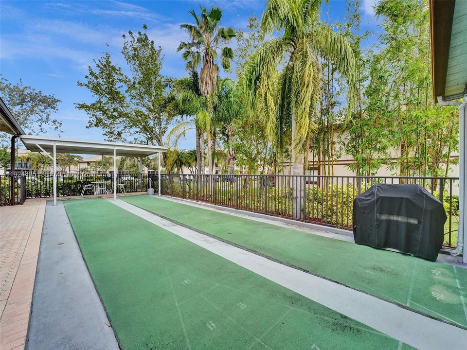 For Rent: $1,750 (2 beds, 2 baths, 827 Square Feet)