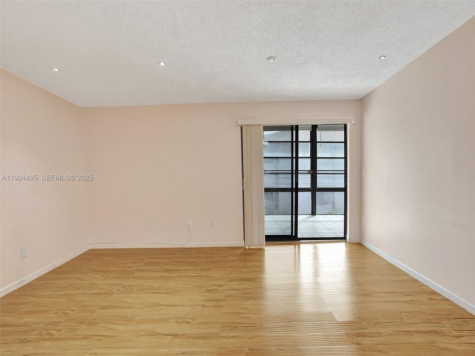 For Rent: $1,750 (2 beds, 2 baths, 827 Square Feet)
