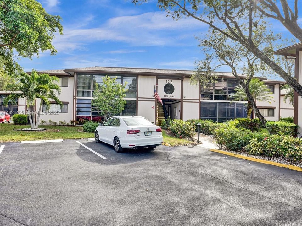 For Rent: $1,750 (2 beds, 2 baths, 827 Square Feet)