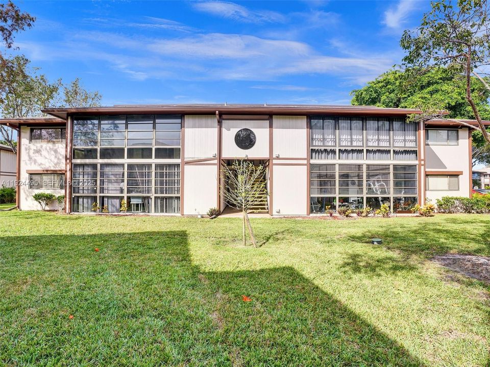 For Rent: $1,750 (2 beds, 2 baths, 827 Square Feet)