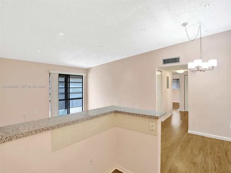 For Rent: $1,750 (2 beds, 2 baths, 827 Square Feet)