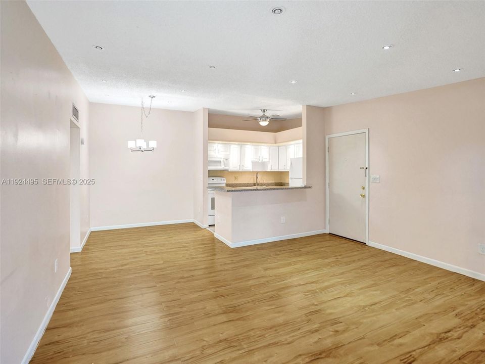 For Rent: $1,750 (2 beds, 2 baths, 827 Square Feet)