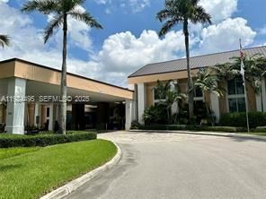 For Rent: $1,750 (2 beds, 2 baths, 827 Square Feet)