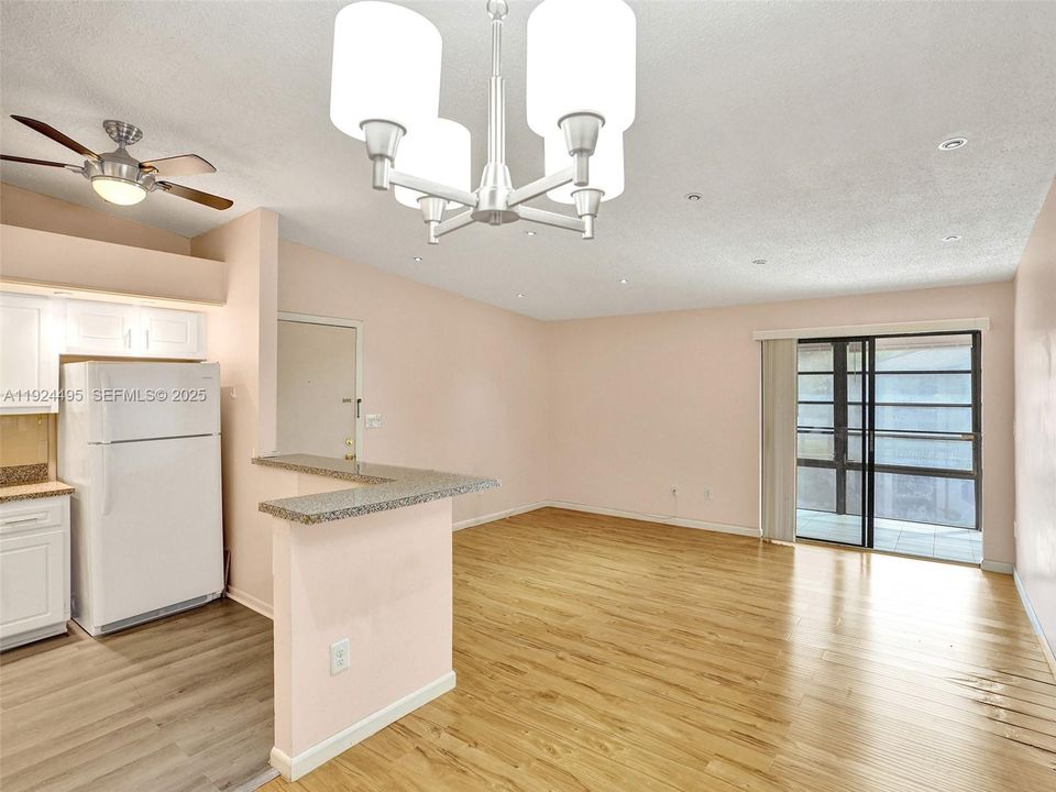 For Rent: $1,750 (2 beds, 2 baths, 827 Square Feet)