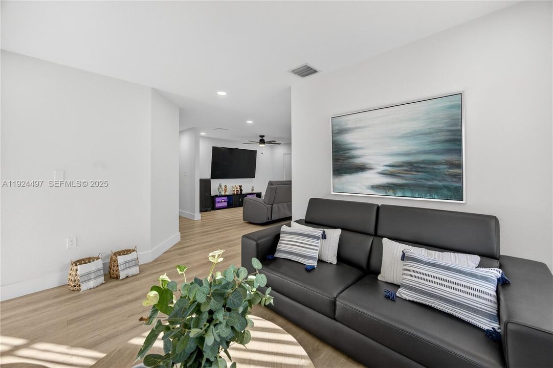 For Rent: $3,800 (4 beds, 2 baths, 1730 Square Feet)