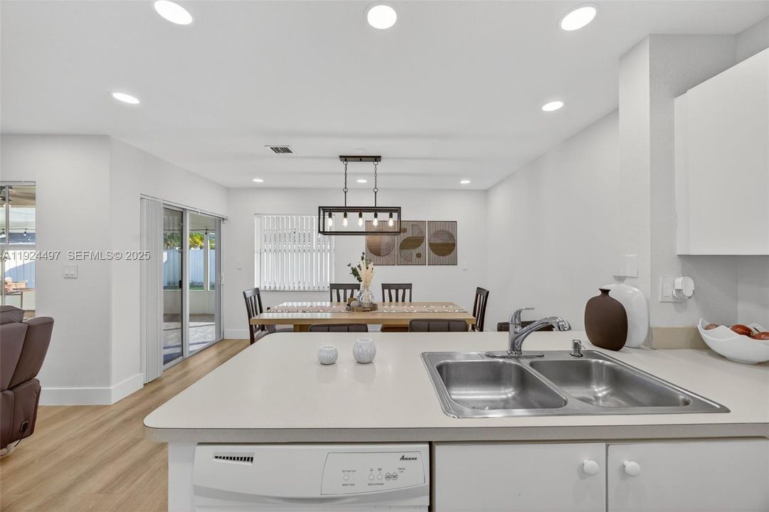 For Rent: $3,800 (4 beds, 2 baths, 1730 Square Feet)