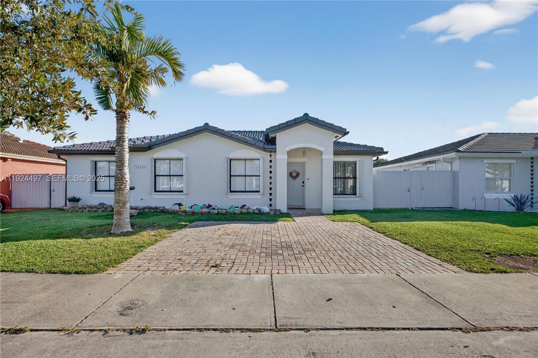 For Rent: $3,800 (4 beds, 2 baths, 1730 Square Feet)