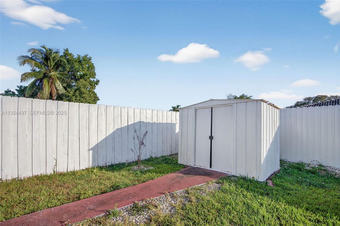 For Rent: $3,800 (4 beds, 2 baths, 1730 Square Feet)