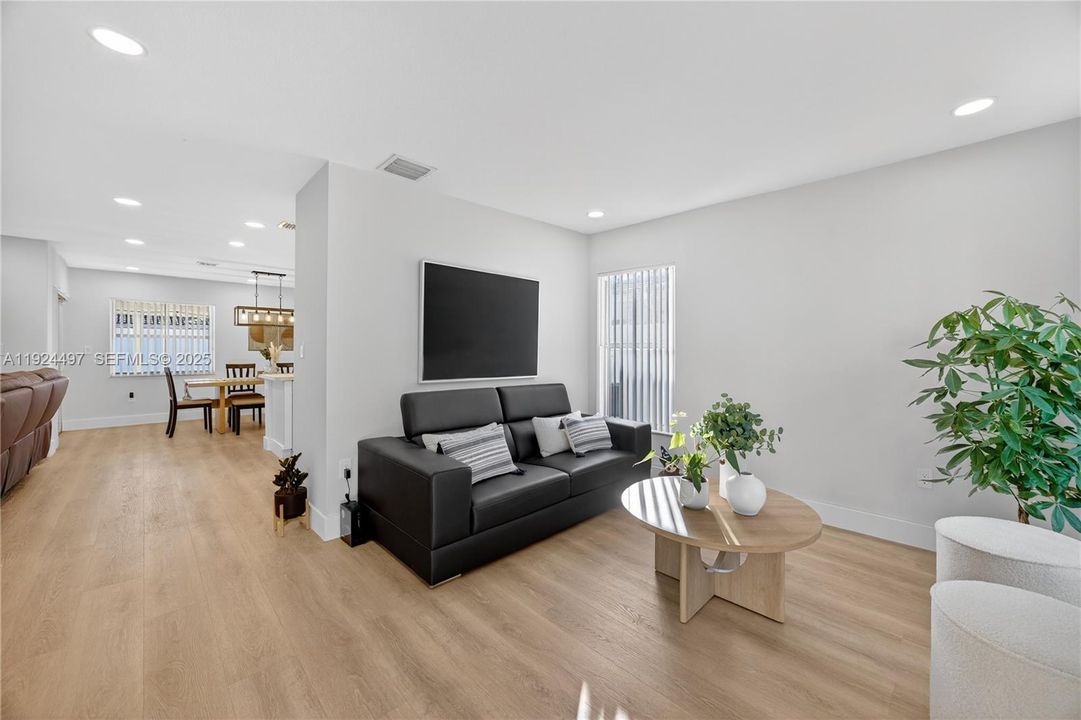 For Rent: $3,800 (4 beds, 2 baths, 1730 Square Feet)