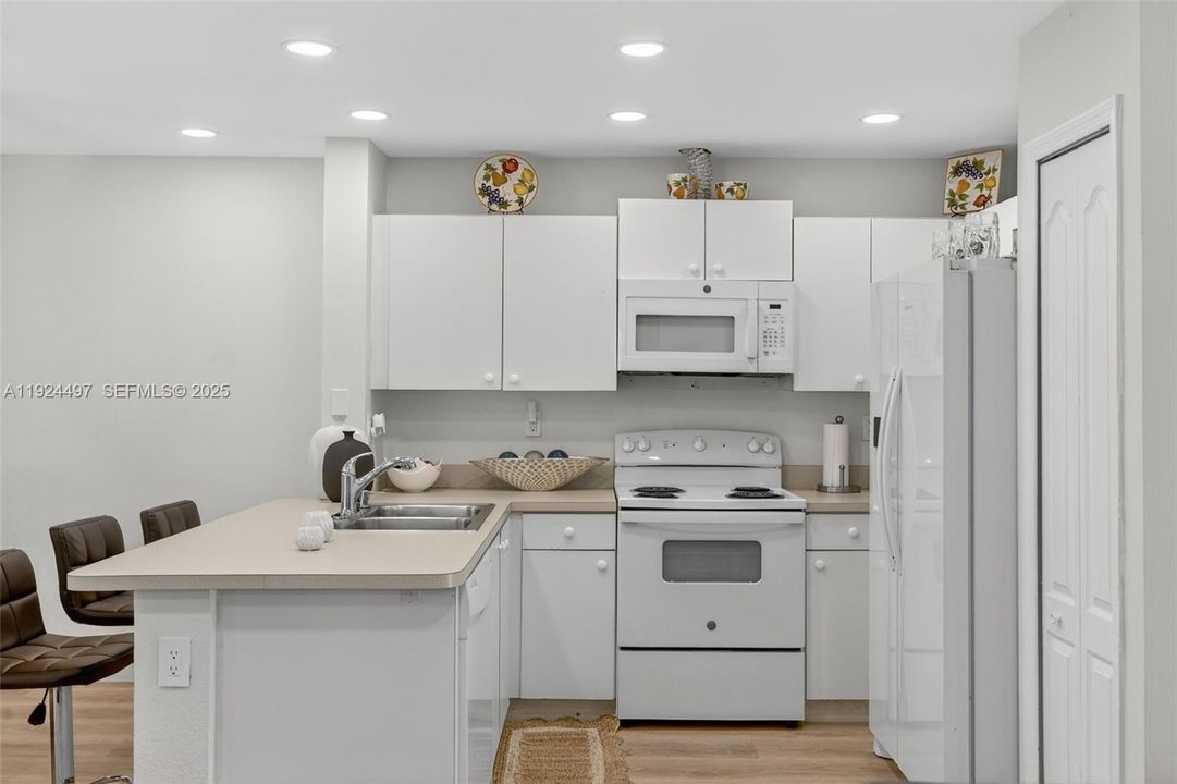 For Rent: $3,800 (4 beds, 2 baths, 1730 Square Feet)