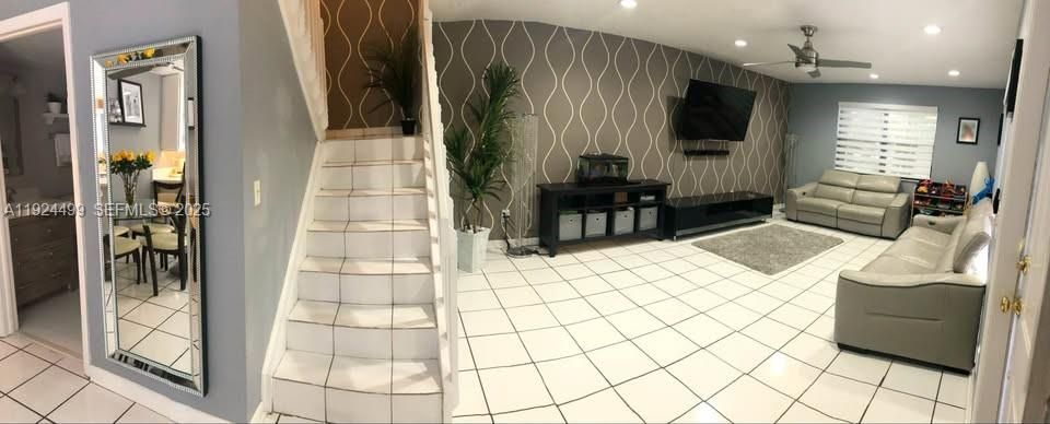 出租: $2,800 (2 贝兹, 2 浴室, 1302 平方英尺)