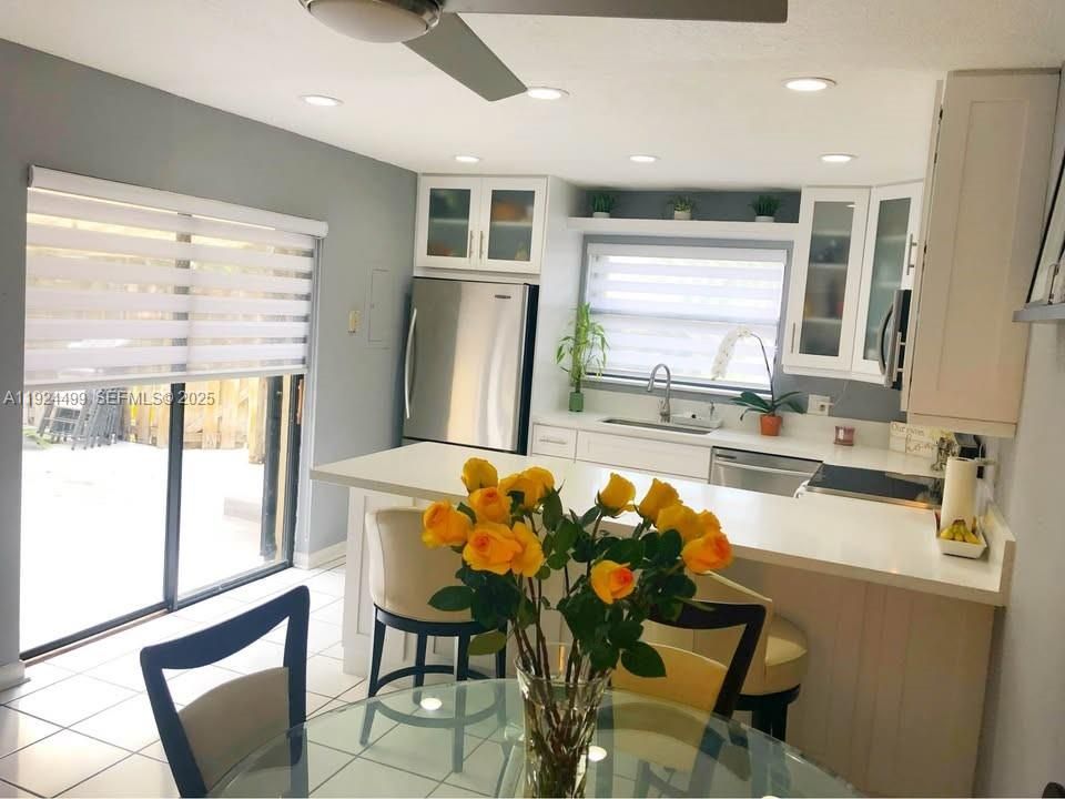 出租: $2,800 (2 贝兹, 2 浴室, 1302 平方英尺)