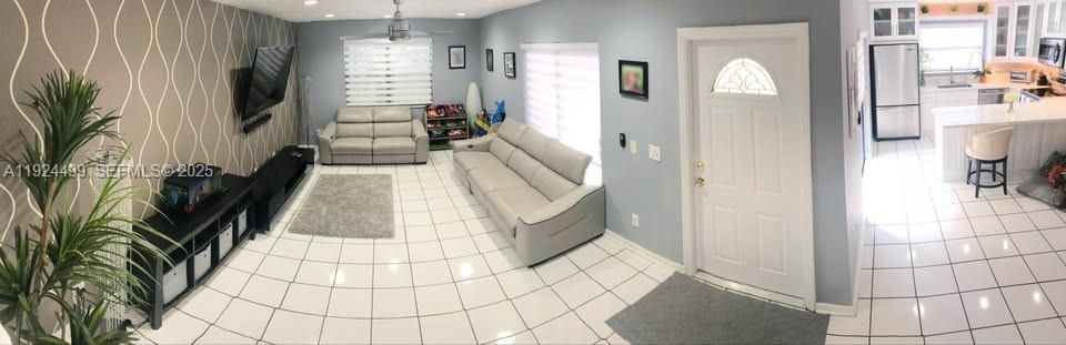 出租: $2,800 (2 贝兹, 2 浴室, 1302 平方英尺)