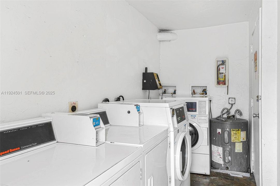 For Rent: $1,900 (2 beds, 1 baths, 816 Square Feet)