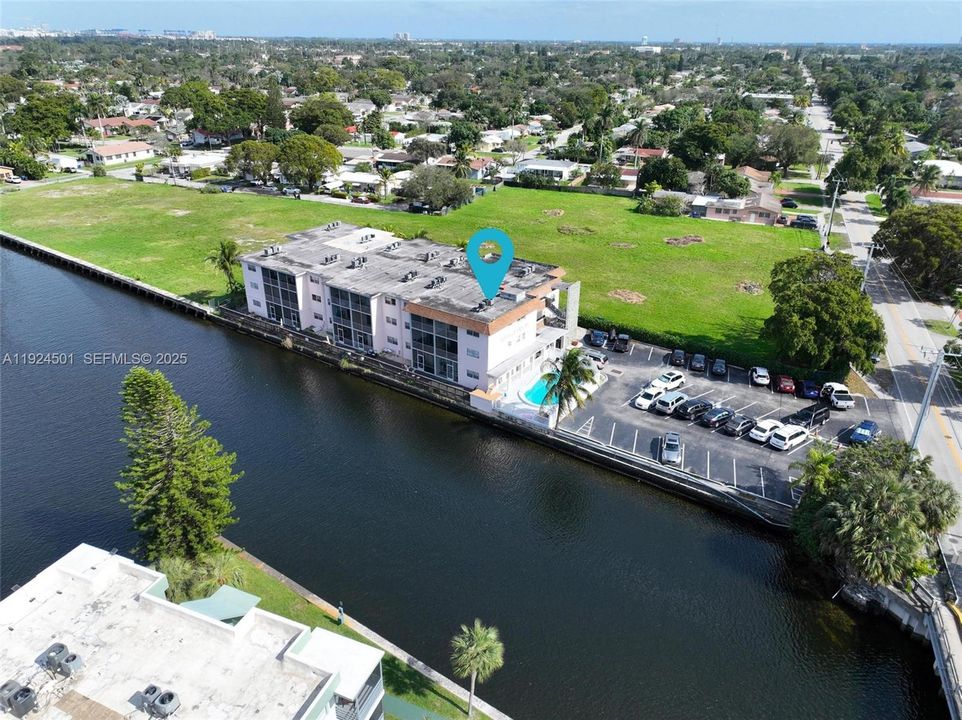 For Rent: $1,900 (2 beds, 1 baths, 816 Square Feet)