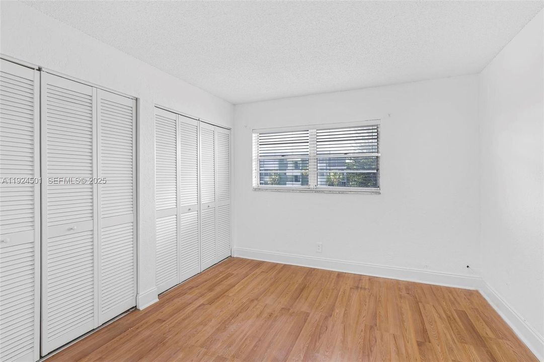 For Rent: $1,900 (2 beds, 1 baths, 816 Square Feet)