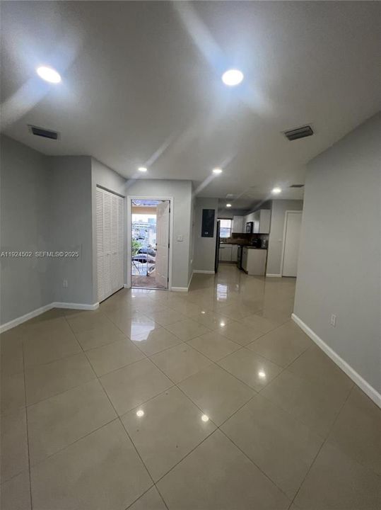 For Rent: $2,400 (2 beds, 2 baths, 750 Square Feet)