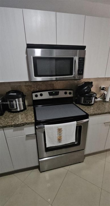 For Rent: $2,400 (2 beds, 2 baths, 750 Square Feet)