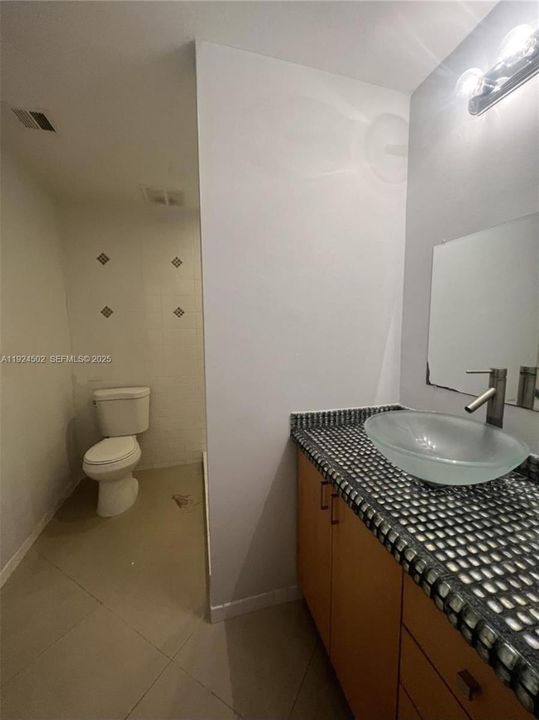 For Rent: $2,400 (2 beds, 2 baths, 750 Square Feet)