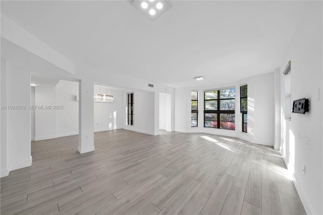 For Sale: $1,200,000 (2 beds, 3 baths, 1792 Square Feet)