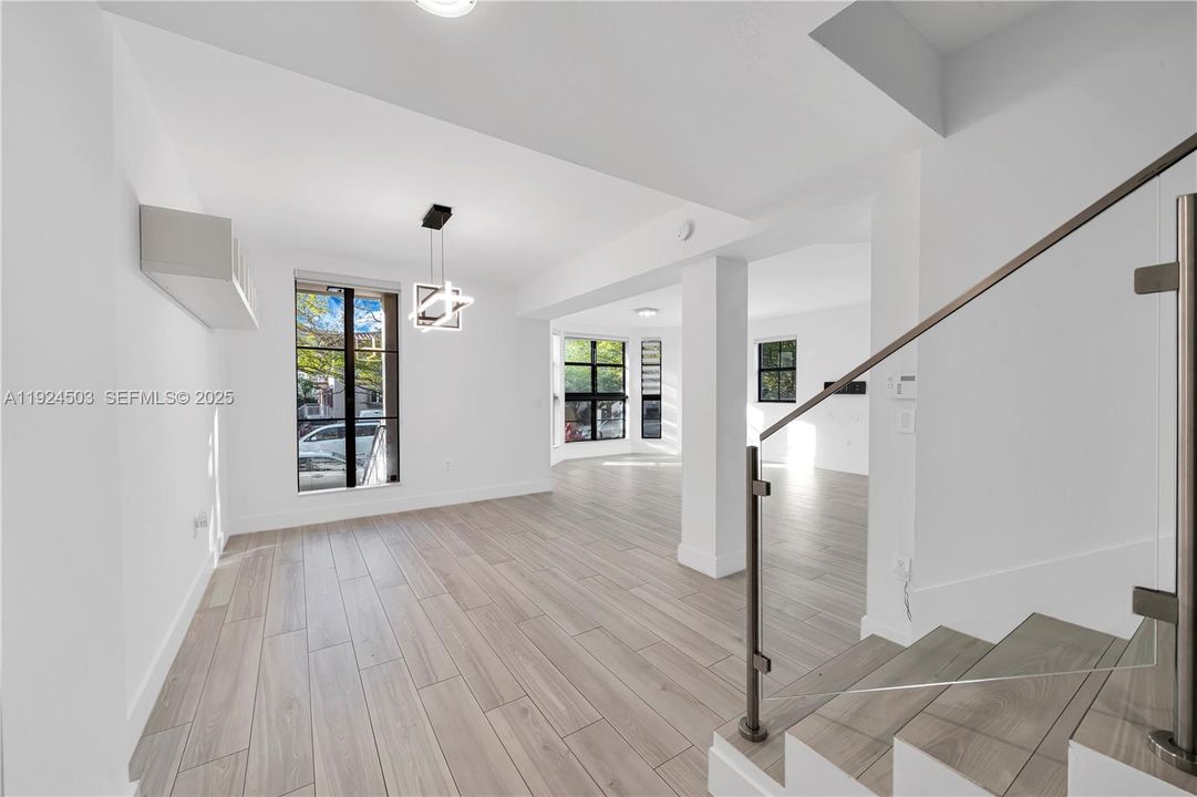 For Sale: $1,200,000 (2 beds, 3 baths, 1792 Square Feet)