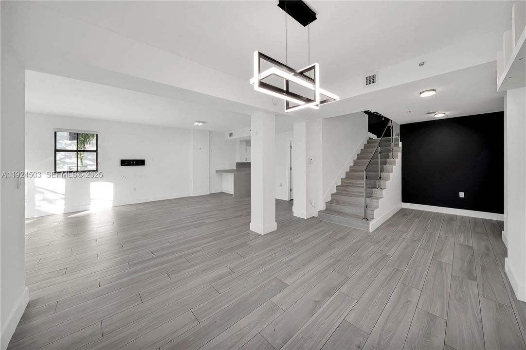 For Sale: $1,200,000 (2 beds, 3 baths, 1792 Square Feet)