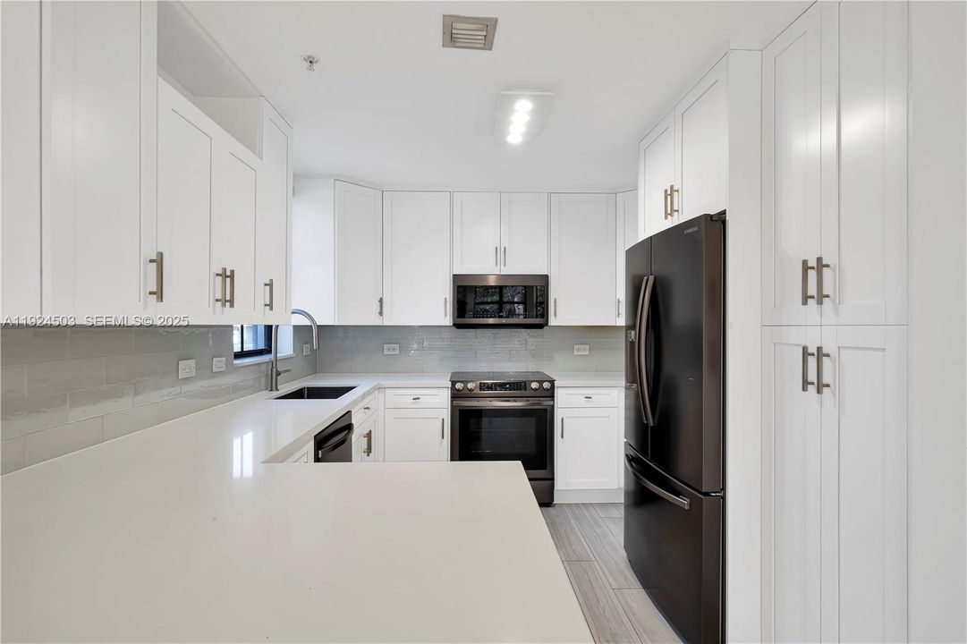 For Sale: $1,200,000 (2 beds, 3 baths, 1792 Square Feet)