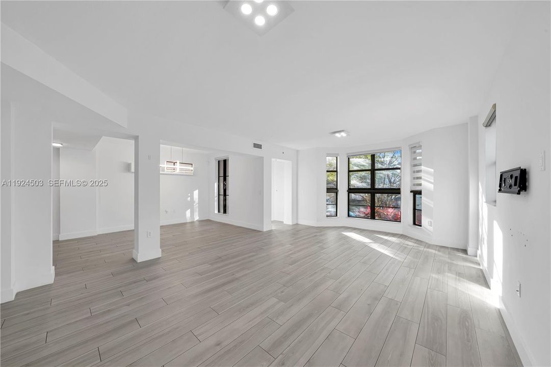 For Sale: $1,200,000 (2 beds, 3 baths, 1792 Square Feet)