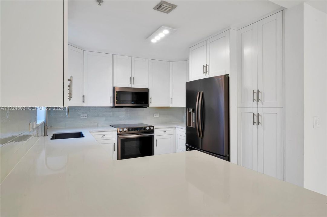 For Sale: $1,200,000 (2 beds, 3 baths, 1792 Square Feet)