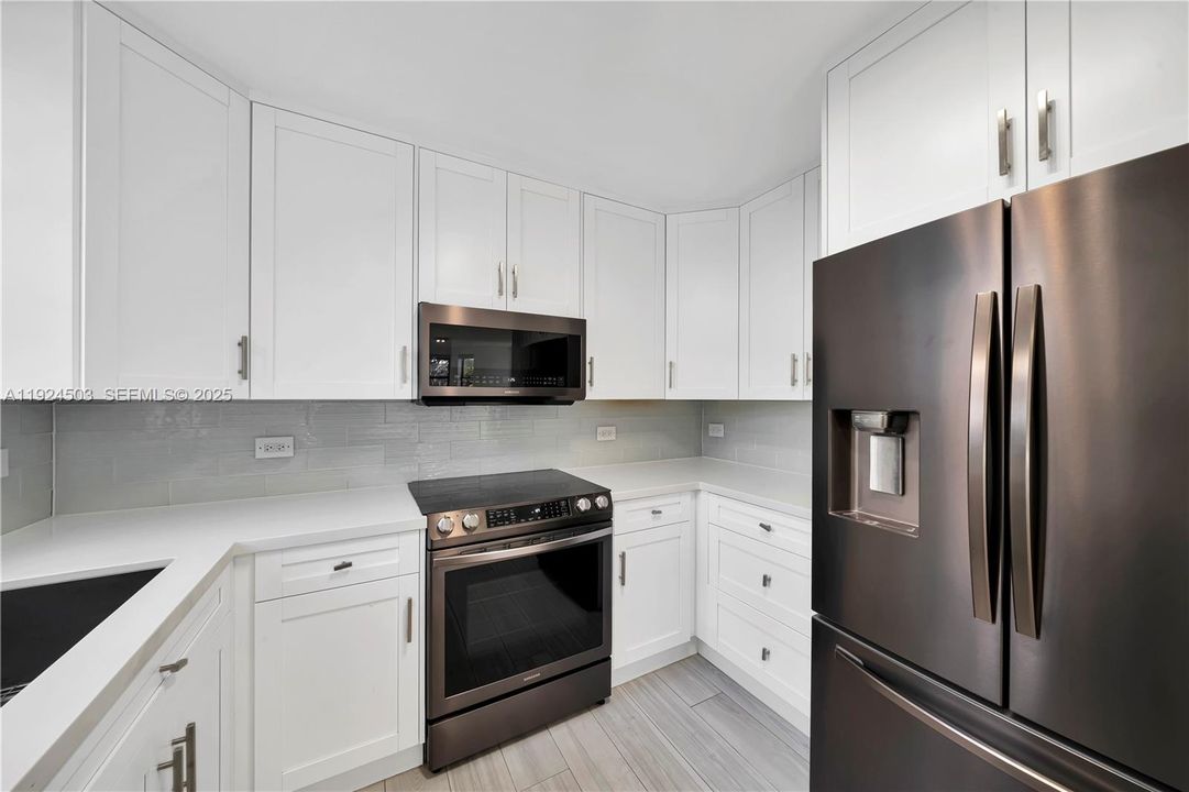 For Sale: $1,200,000 (2 beds, 3 baths, 1792 Square Feet)