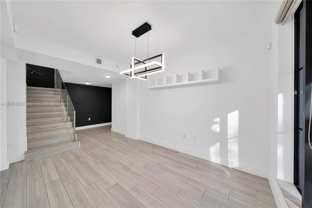 For Sale: $1,200,000 (2 beds, 3 baths, 1792 Square Feet)