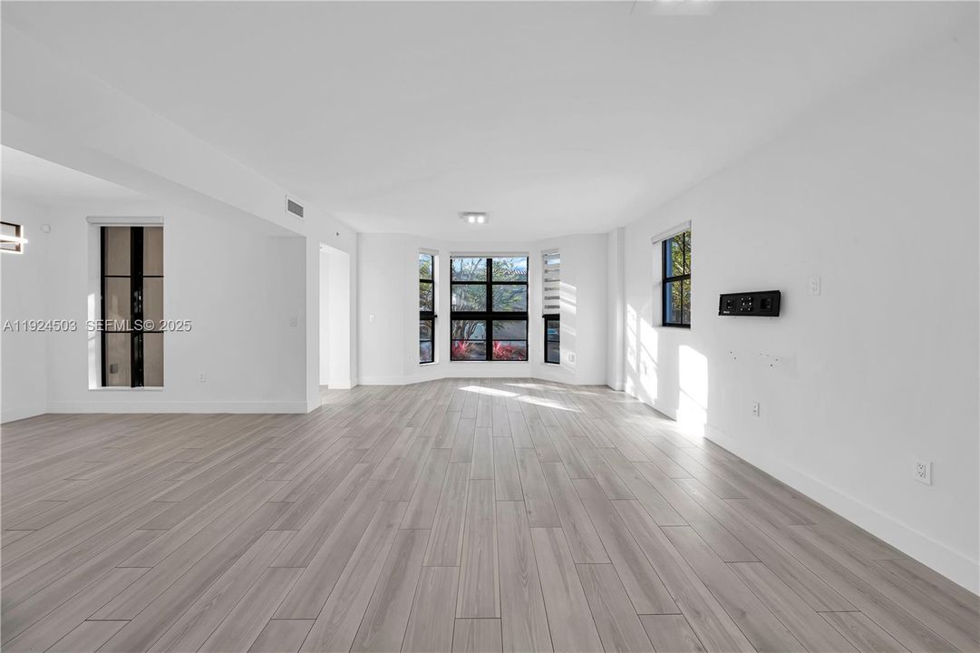 For Sale: $1,200,000 (2 beds, 3 baths, 1792 Square Feet)