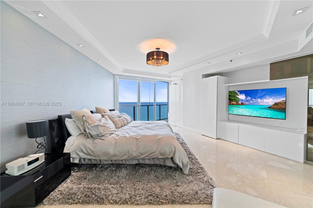 For Rent: $9,900 (3 beds, 3 baths, 2627 Square Feet)