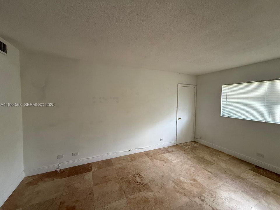 For Rent: $1,750 (1 beds, 1 baths, 780 Square Feet)