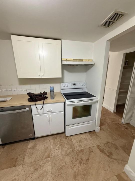 For Rent: $1,750 (1 beds, 1 baths, 780 Square Feet)