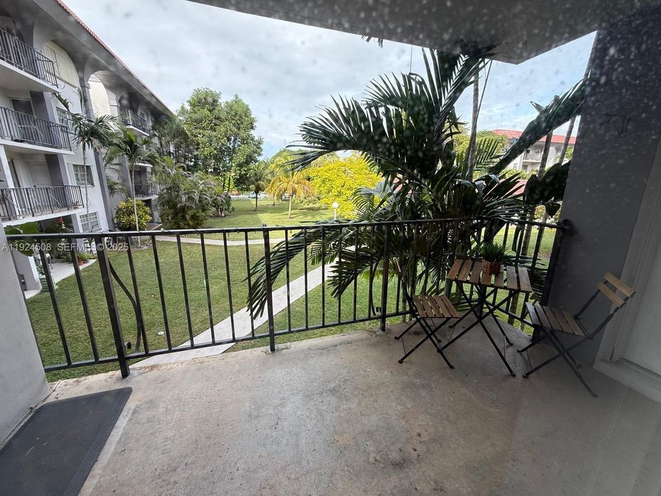 For Rent: $1,750 (1 beds, 1 baths, 780 Square Feet)