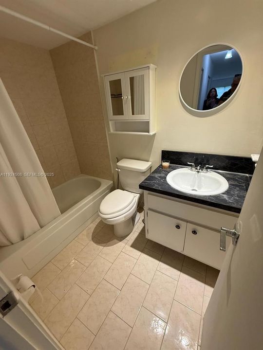 For Rent: $1,750 (1 beds, 1 baths, 780 Square Feet)