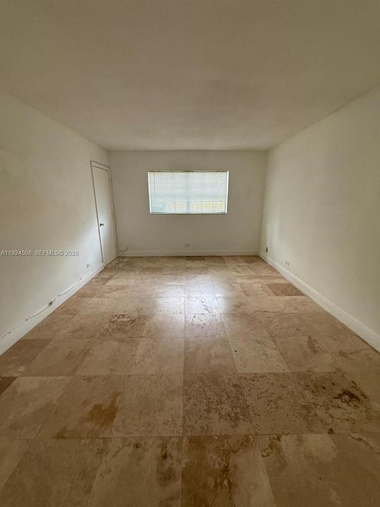 For Rent: $1,750 (1 beds, 1 baths, 780 Square Feet)