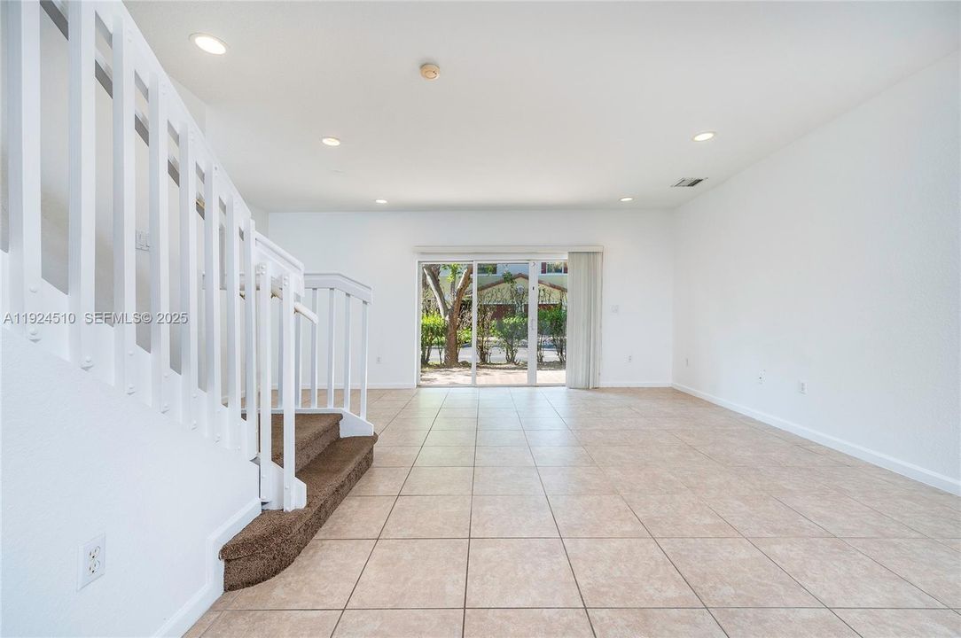 待售: $380,000 (3 贝兹, 2 浴室, 1459 平方英尺)