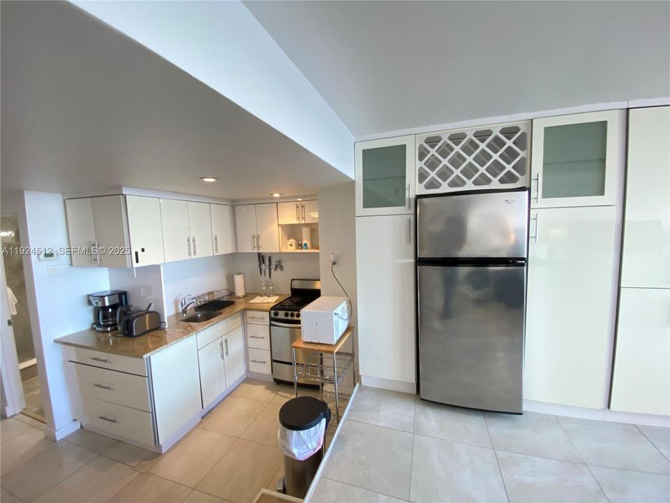 For Sale: $255,000 (0 beds, 1 baths, 580 Square Feet)