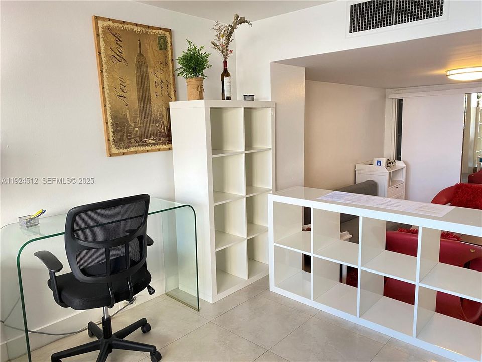 For Sale: $255,000 (0 beds, 1 baths, 580 Square Feet)