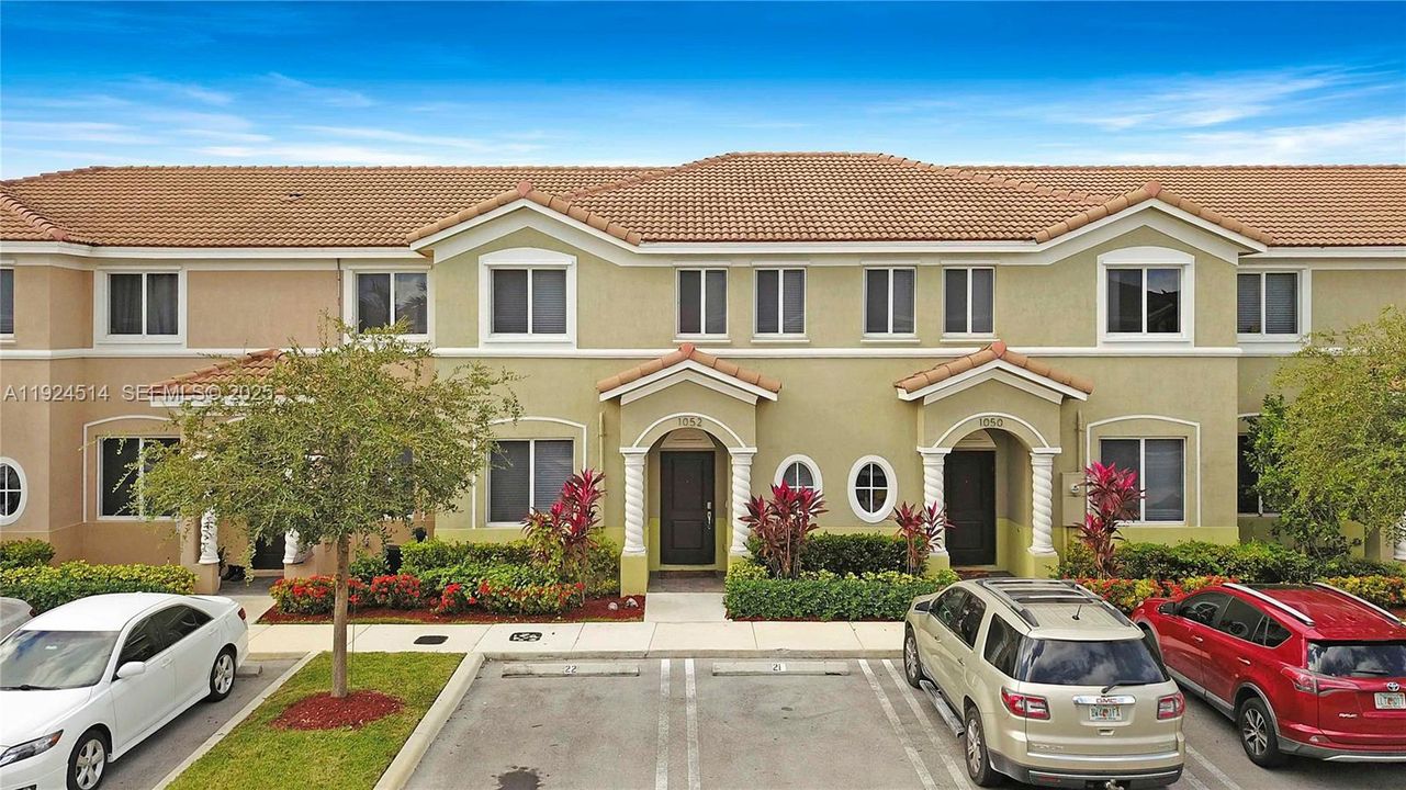 For Sale: $370,000 (4 beds, 3 baths, 1374 Square Feet)