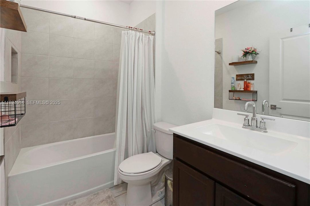 For Sale: $370,000 (4 beds, 3 baths, 1374 Square Feet)