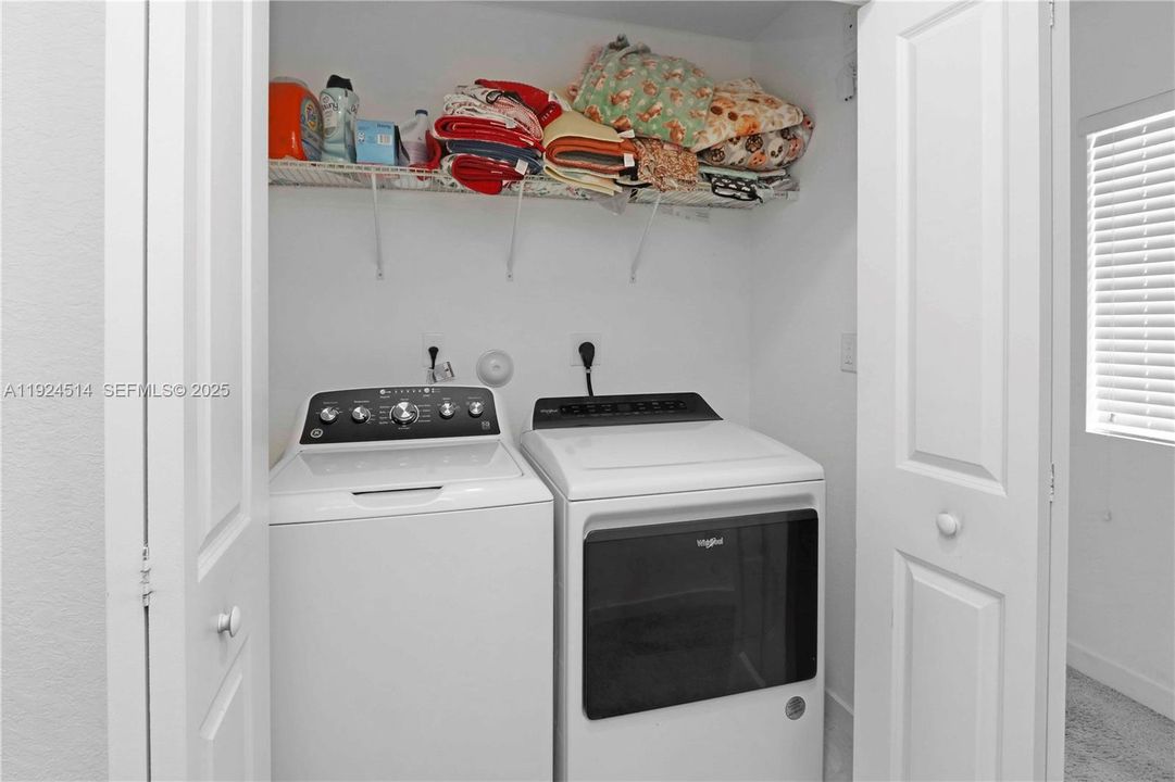 For Sale: $370,000 (4 beds, 3 baths, 1374 Square Feet)