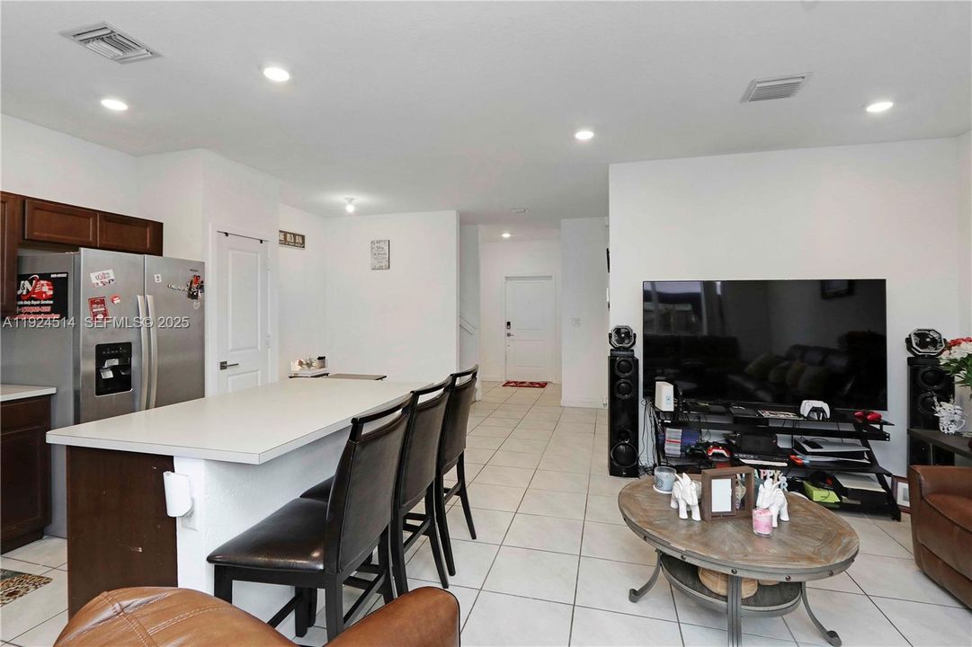 For Sale: $370,000 (4 beds, 3 baths, 1374 Square Feet)