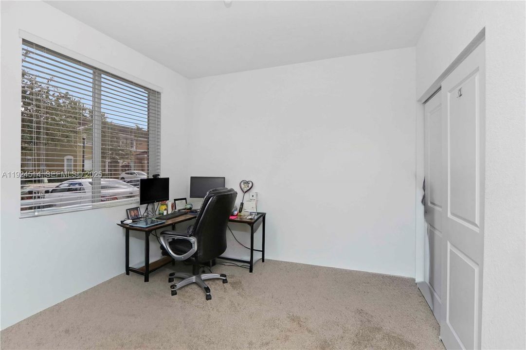 For Sale: $370,000 (4 beds, 3 baths, 1374 Square Feet)