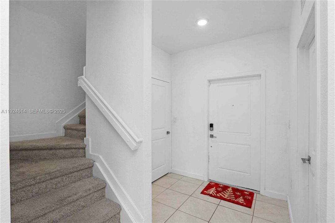 For Sale: $370,000 (4 beds, 3 baths, 1374 Square Feet)